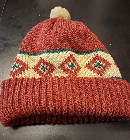 Maroon & Tan Knit Hat   Size OS - Picture 1 of 2